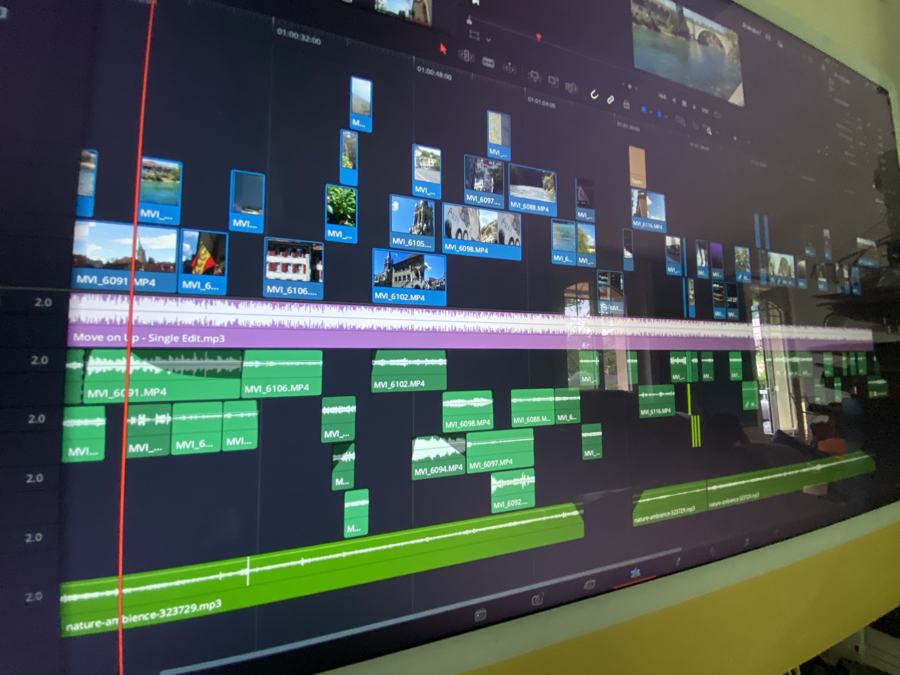 Montage d’un film sur l’ordinateur, avec la timeline image et son